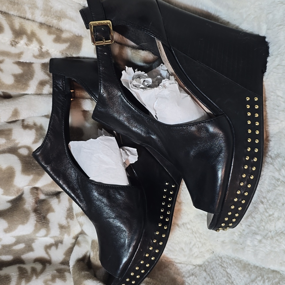 Vince Camuto Waylin3 Studded Platforms - Picture 3 of 11